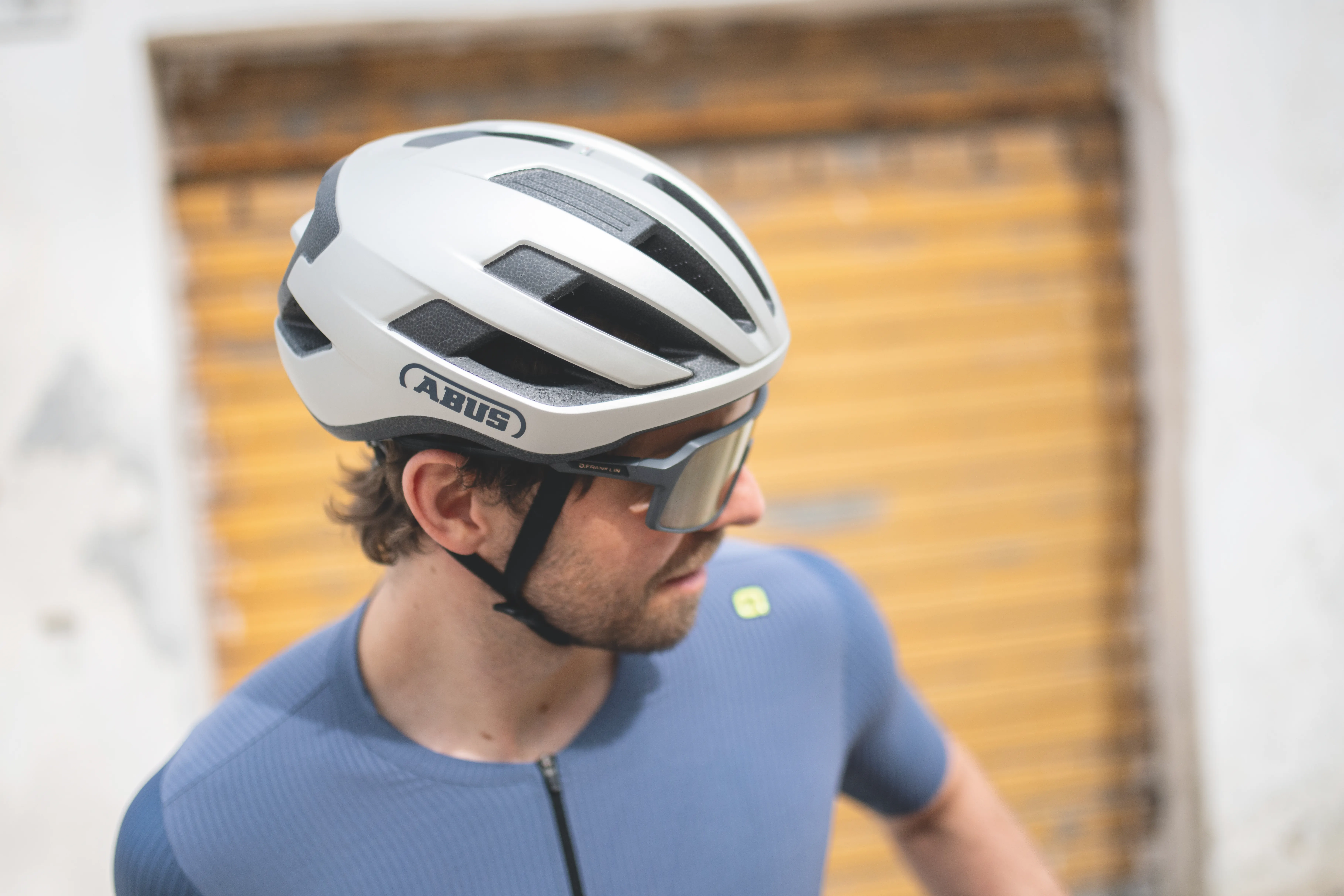 ABUS Road-Range. Neue Farben für Straße und Schotter