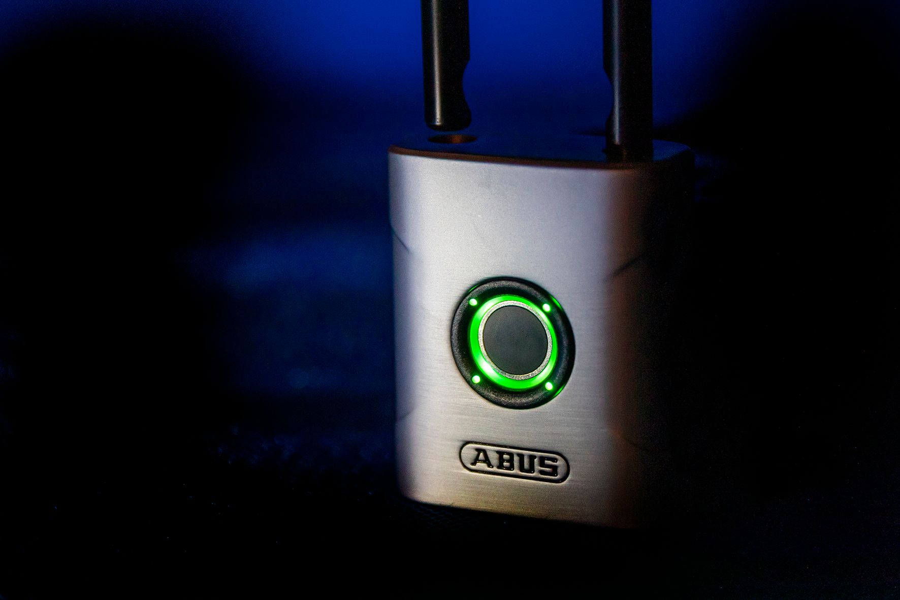 ABUS Touch 57 – das wetterfeste Fingerprint-Vorhangschloss
