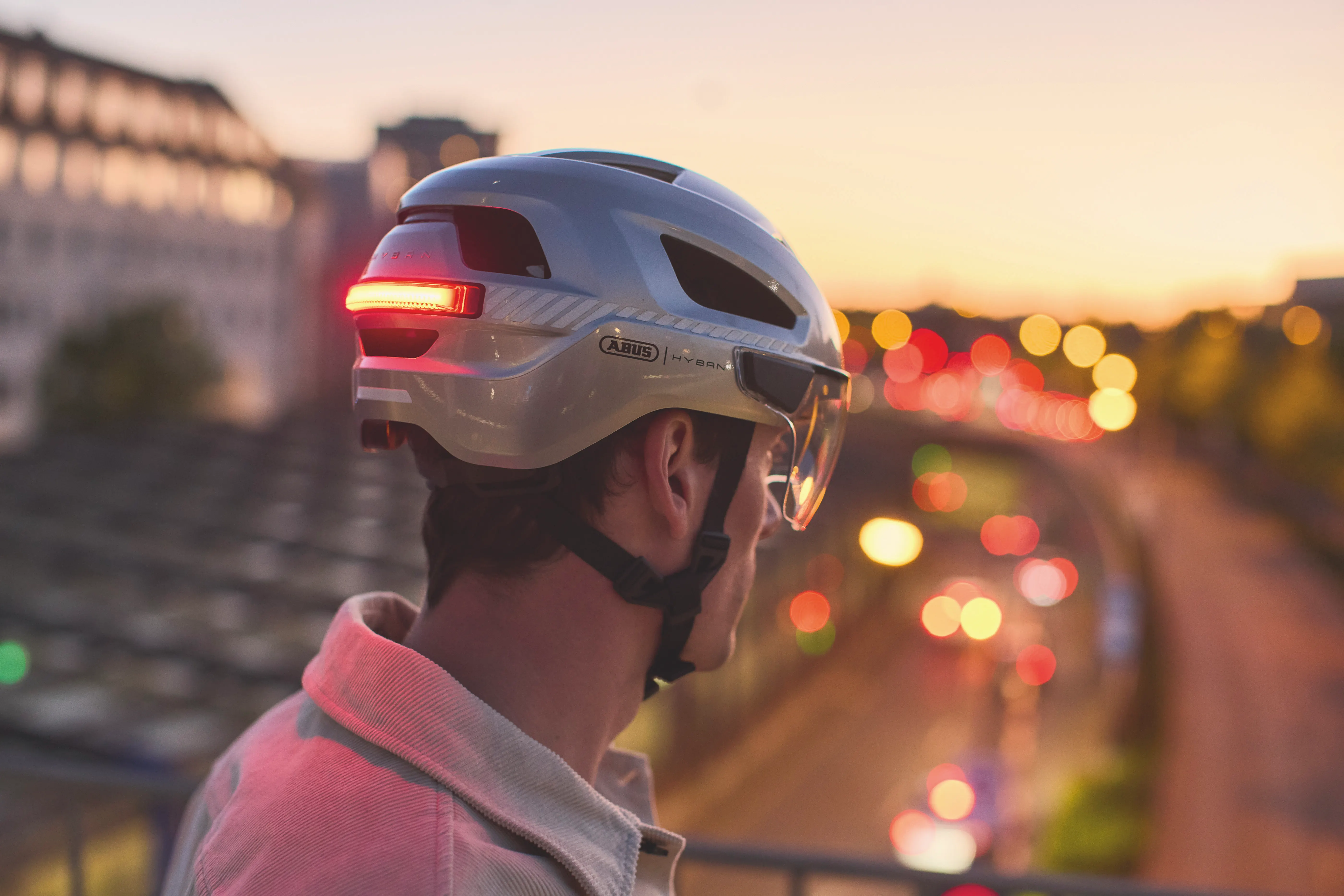 ABUS HYBAN 3.0. Der Helm für Commutes, Citylights und Corner‑Coffee