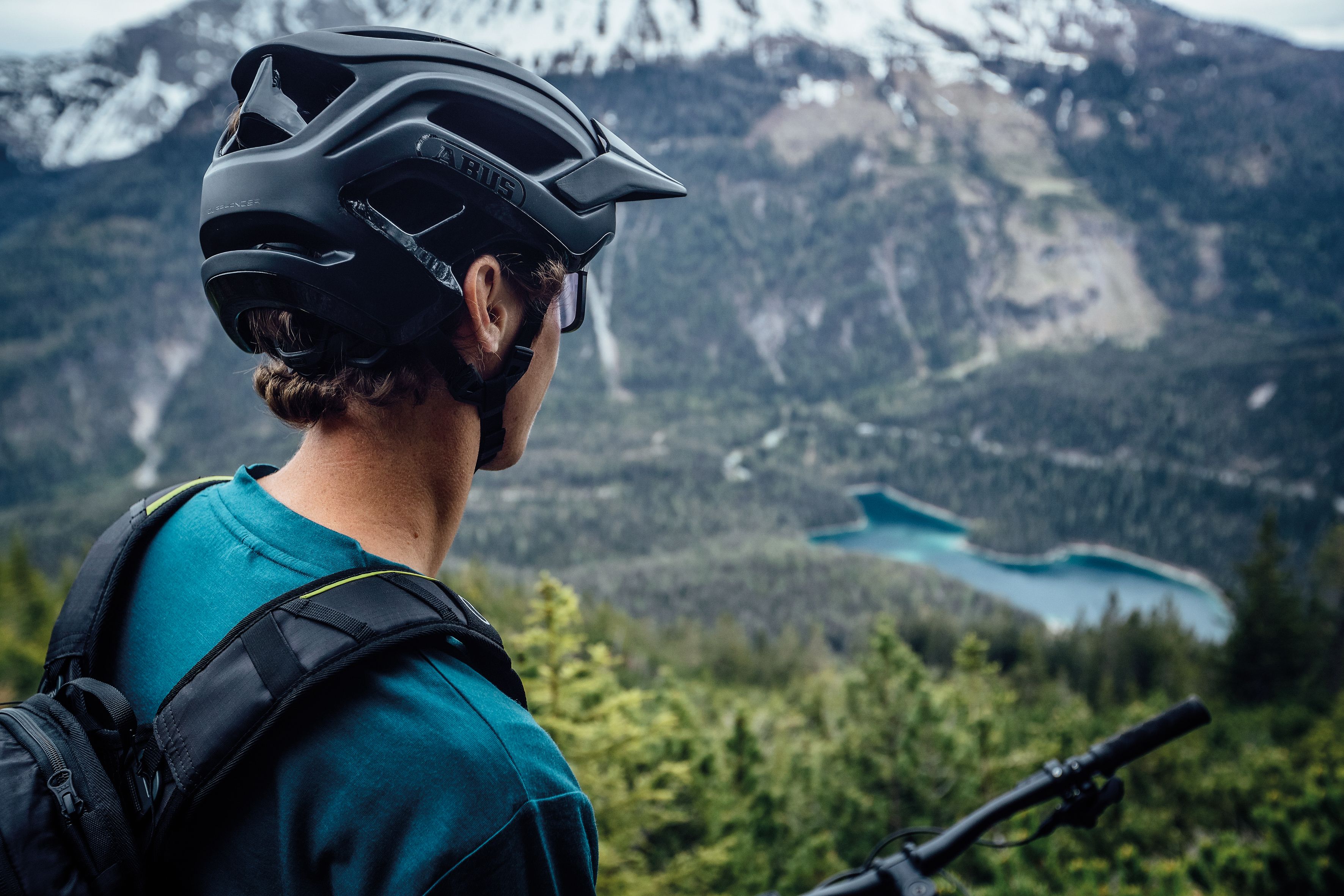 ABUS CliffHanger: High-End Enduro-Helm für ambitionierte Mountainbiker