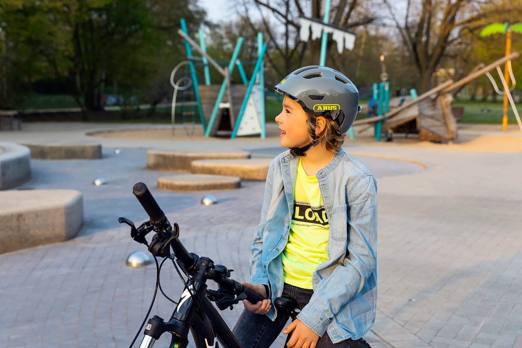 ABUS_Helm_Smiley3.0_LED_150dpi_11.jpg