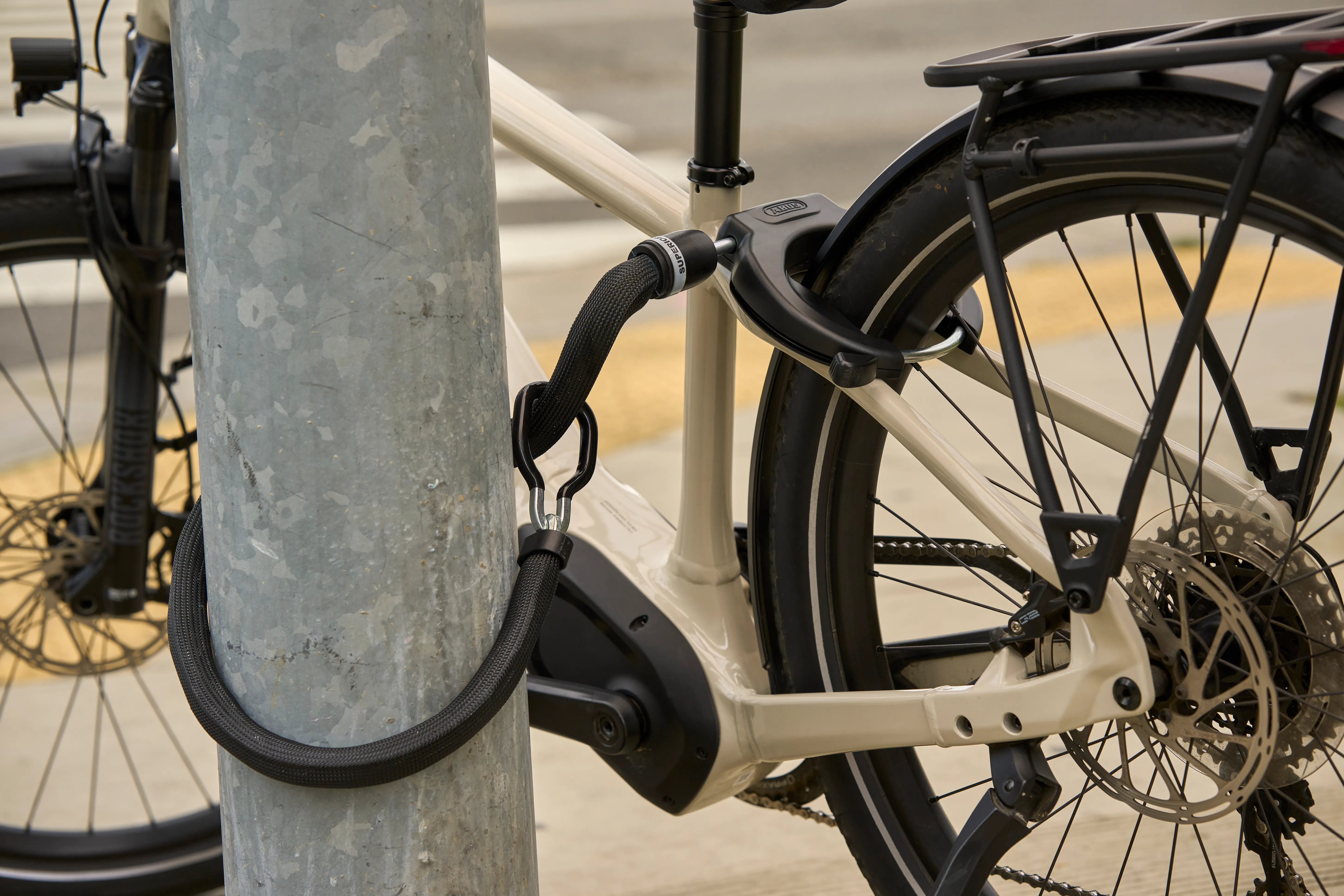 47315_Adaptor_Chain_Superior_black_Lifestyle_DSC07273.jpg