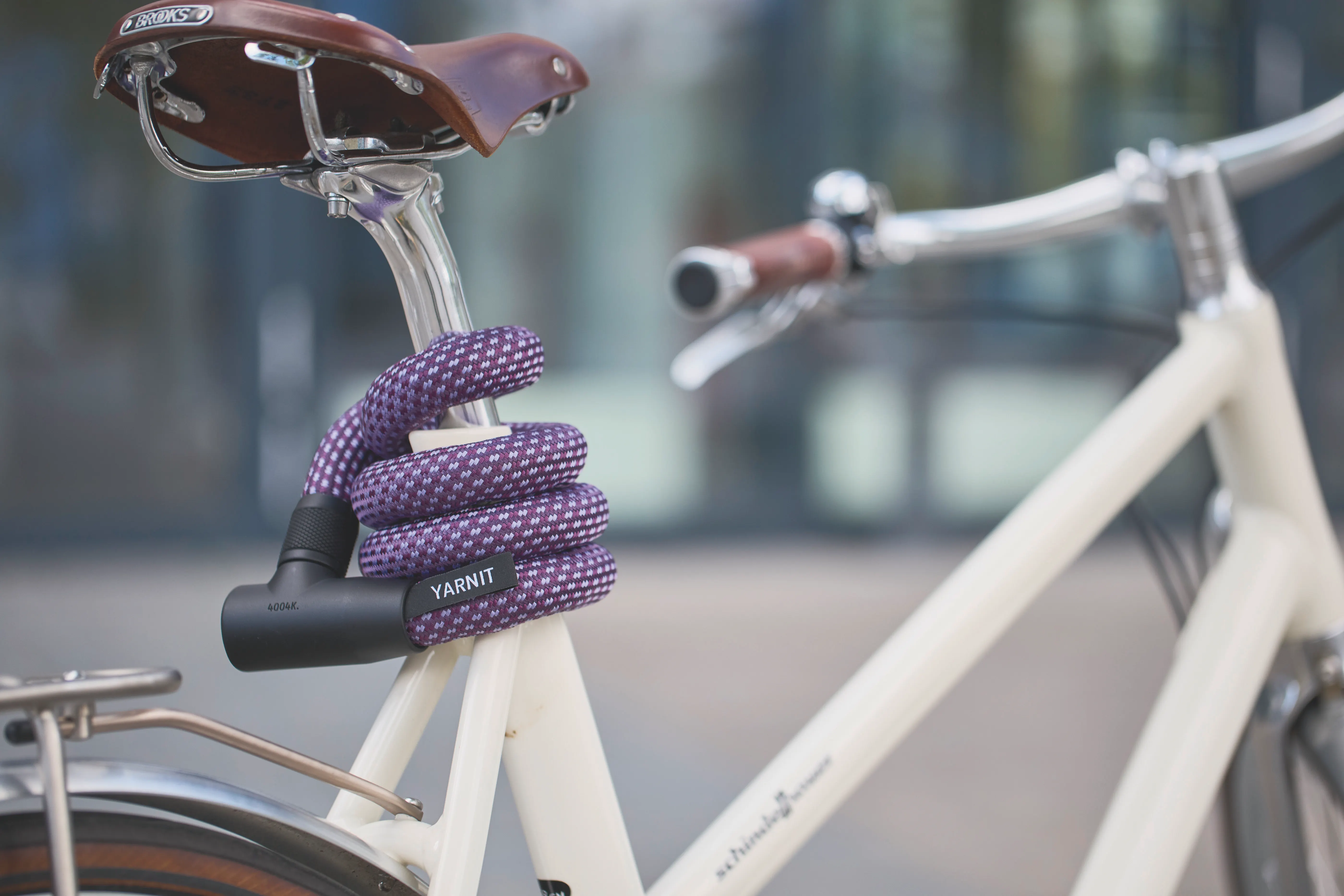 11002137_01_Yarnit_4004K_110_midnight_purple_Lifestyle_8745_MT.jpeg