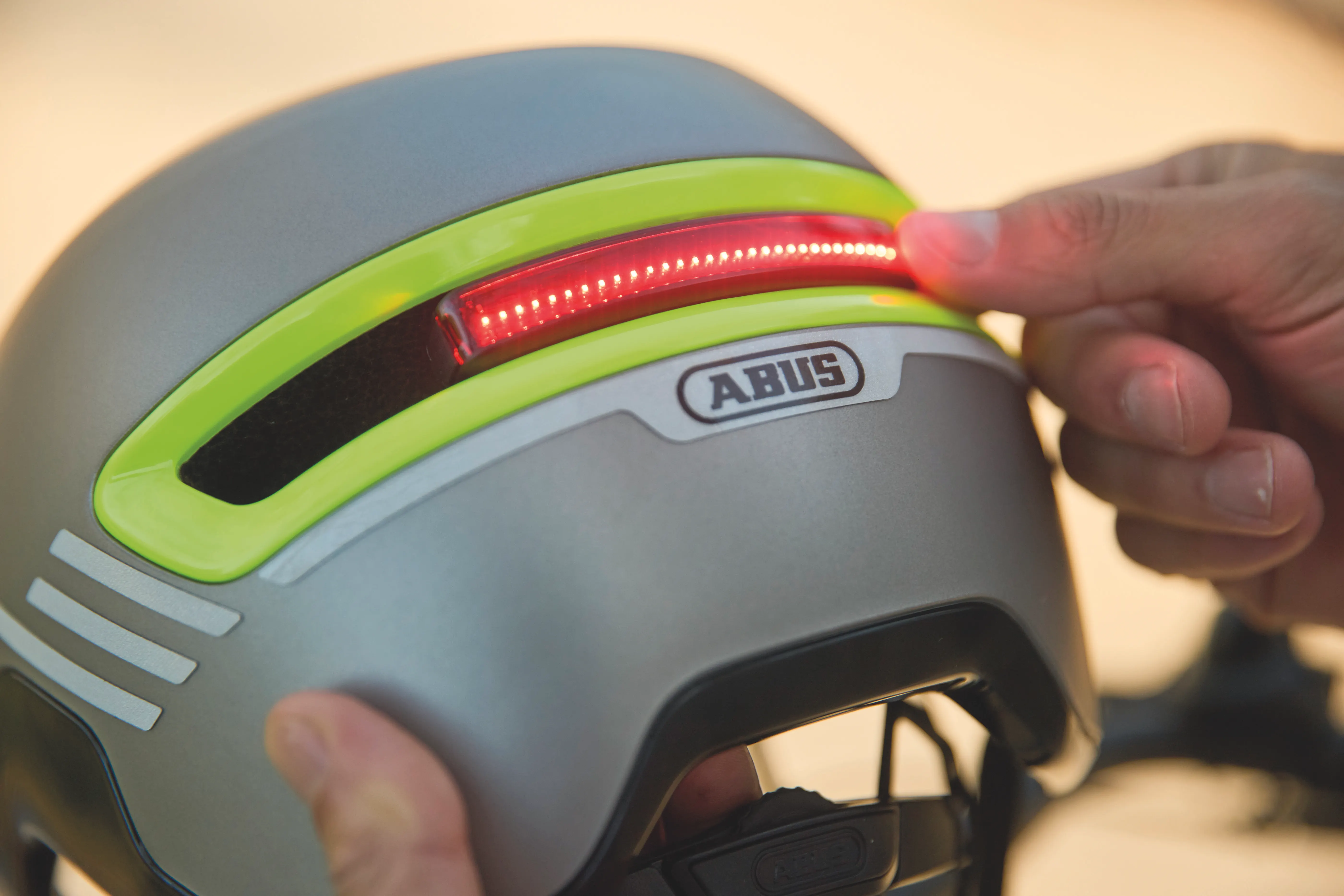 11001451_01_HUD_Y_signal_silver_Lifestyle_2446_SB - Kopie.jpeg