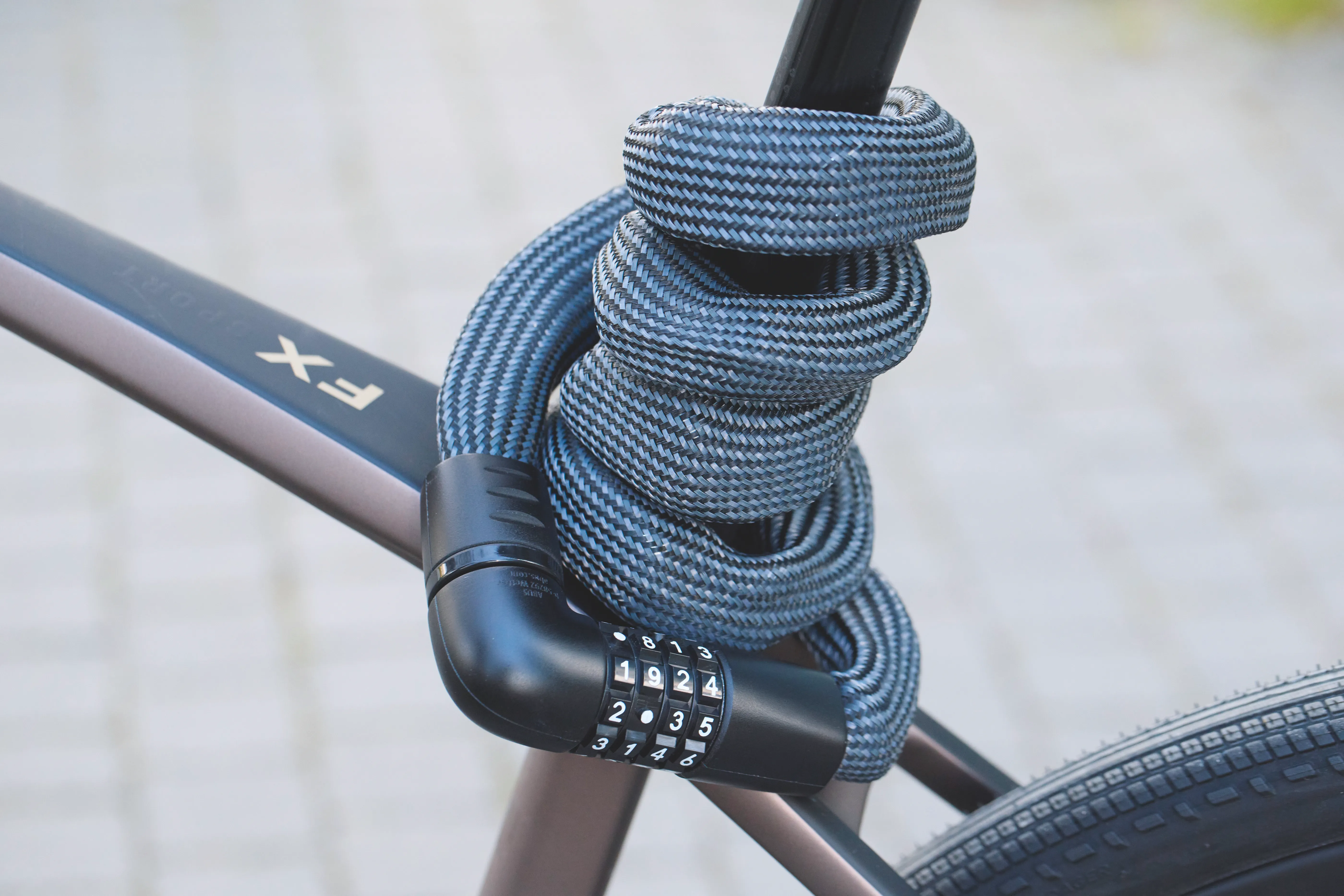 11001762_01_Ivera_Chain_7210C_110_anthracite_Lifestyle_9400_SK.jpeg