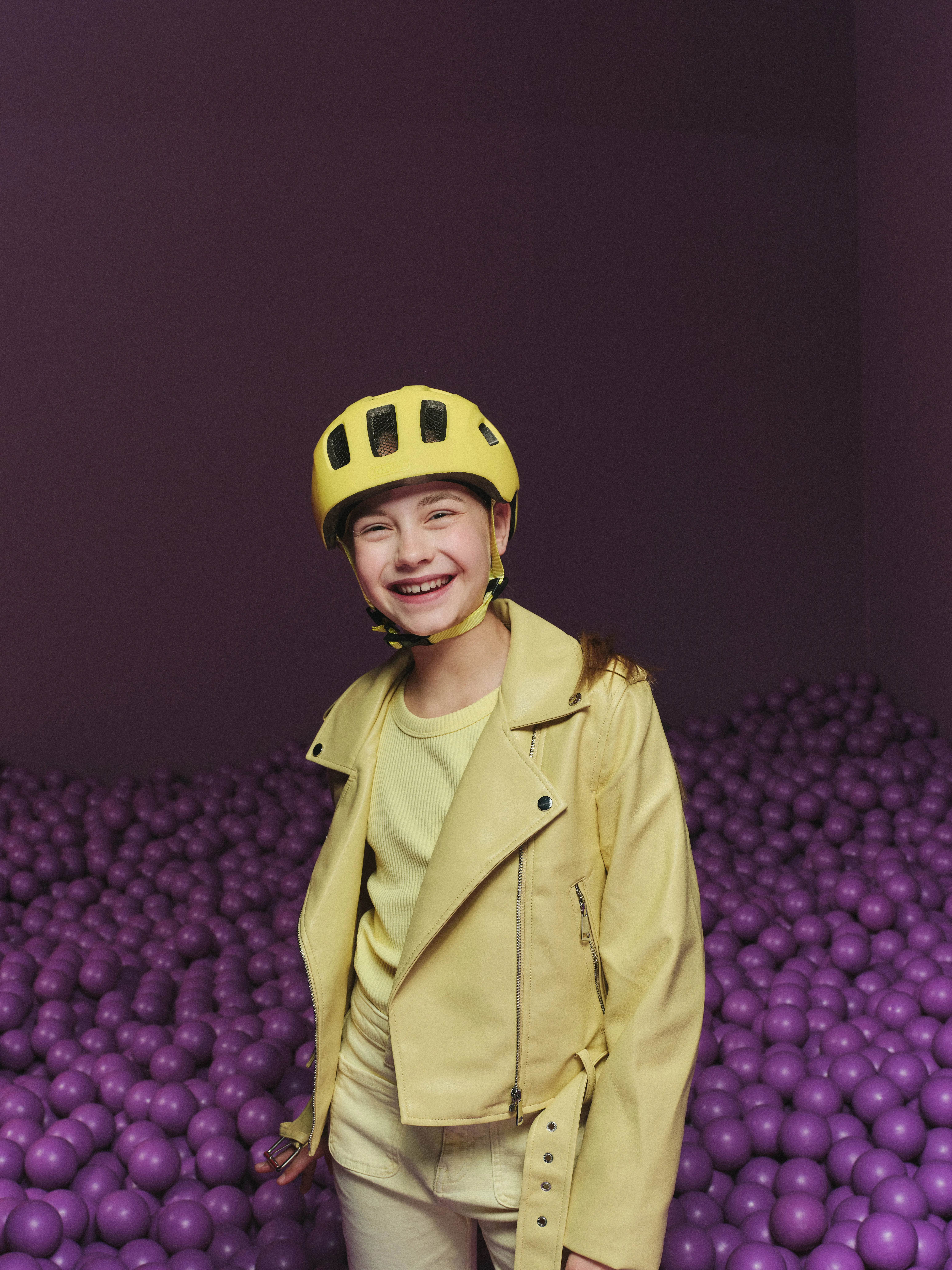 45317_YOUN-I_2.0_Mono_yellow_Lifestyle_highres_70.jpg