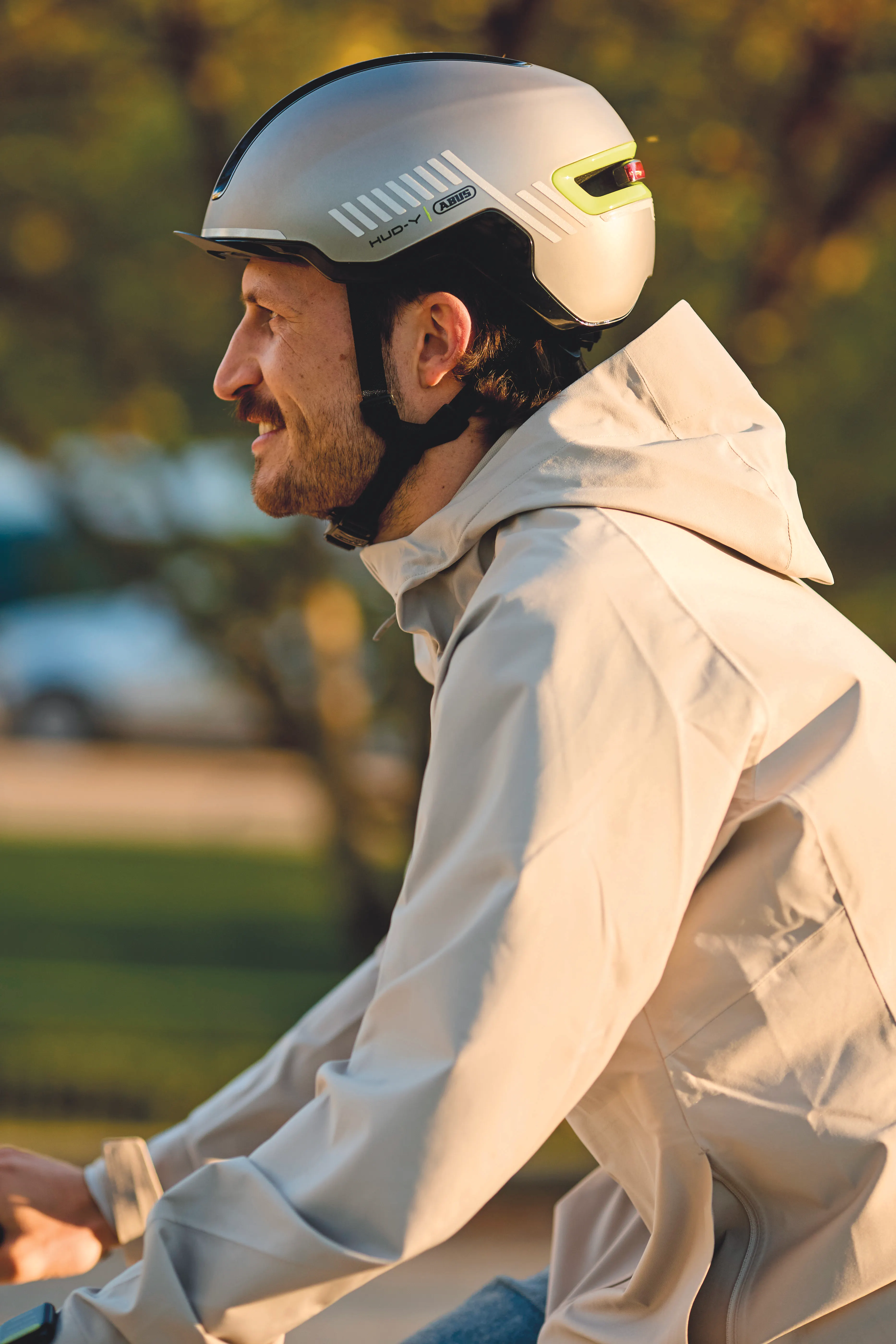 11001451_01_HUD_Y_signal_silver_Lifestyle_3351_SB - Kopie.jpeg