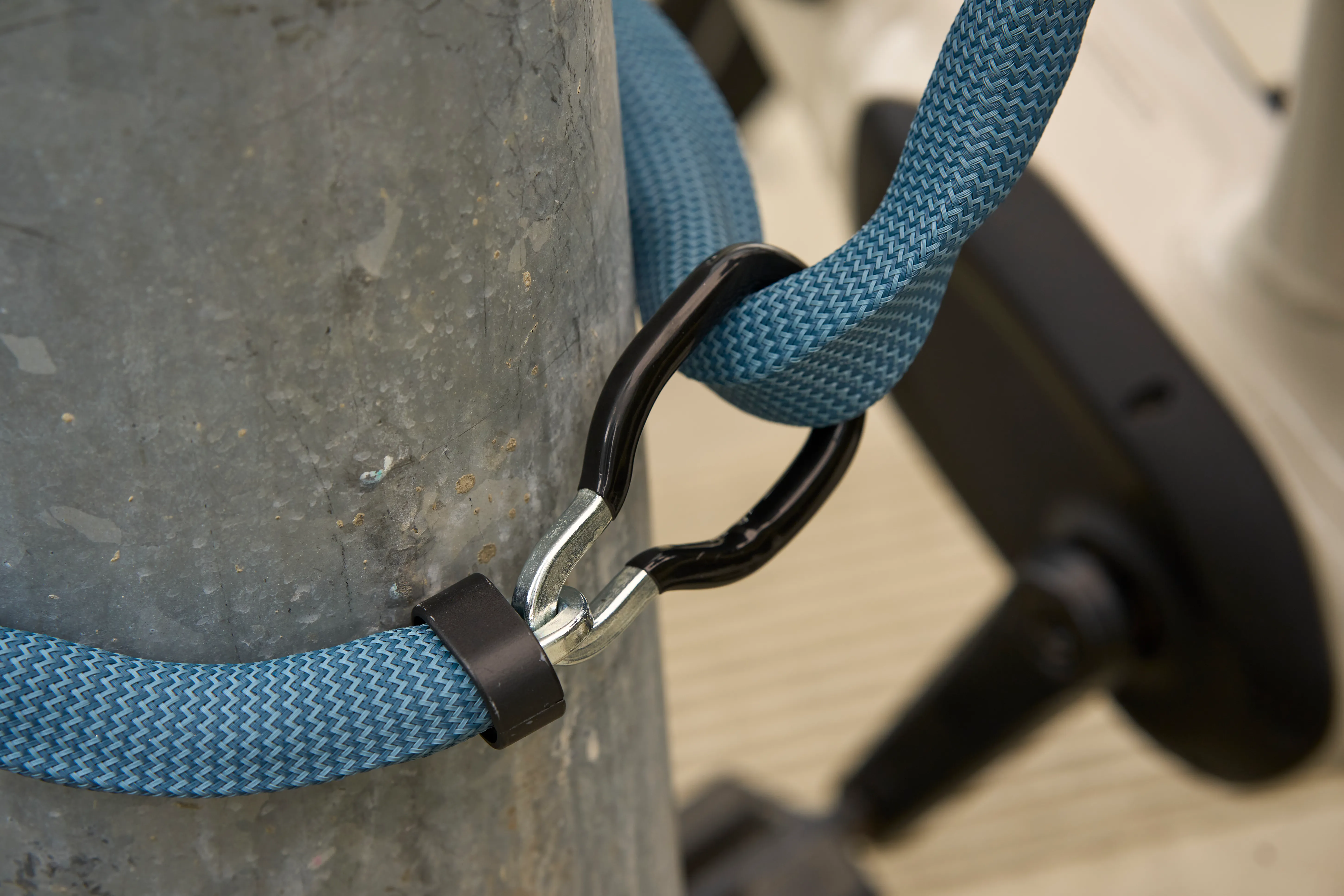 47316_Adaptor_Chain_Superior_metal_blue_Lifestyle_DSC07181.jpg