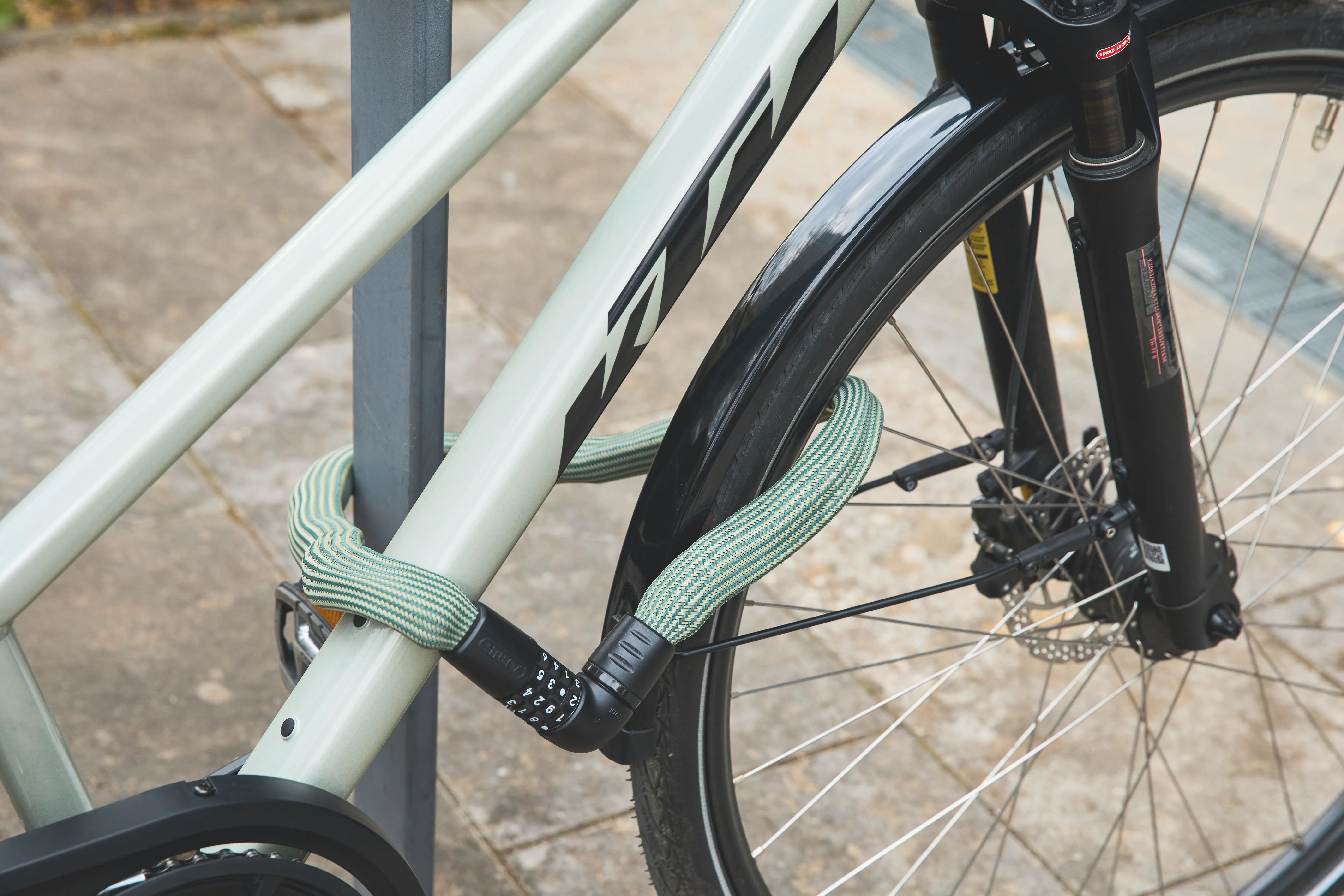 11001760_01_Ivera_Chain_7210C_85_bike_packing_green_Lifestyle_1186_SK.jpeg